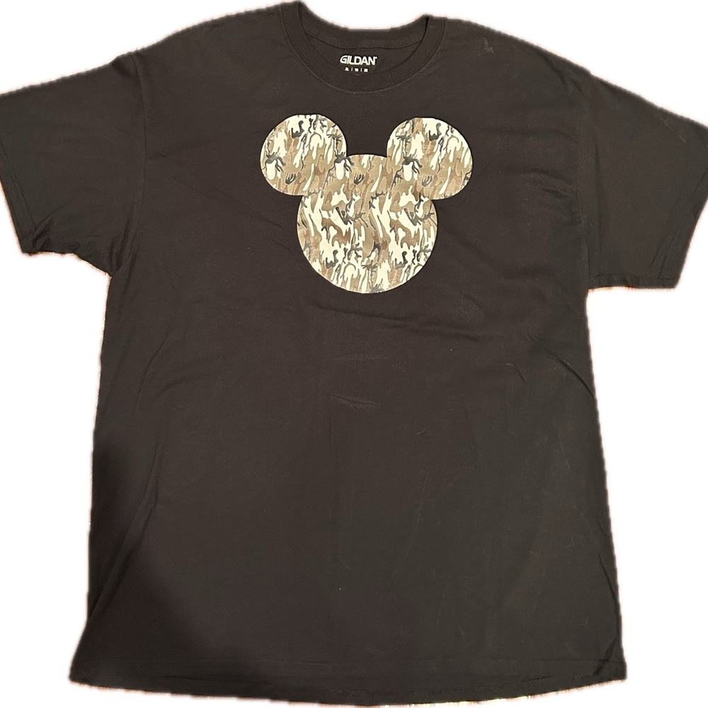 Men's XL casual vacation Black Tee with Camouflage Graphic Mickey